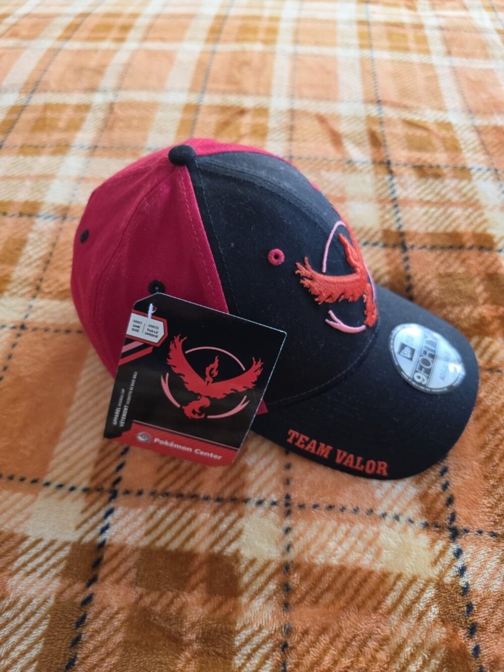 New Era 9FORTY Pokémon GO Team Valor Adjustable Baseball Cap Black/Red Unisex - Picture 2 of 9